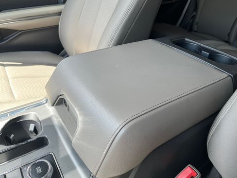 Used 2019 Ford Expedition XLT AWD/4WD image 27