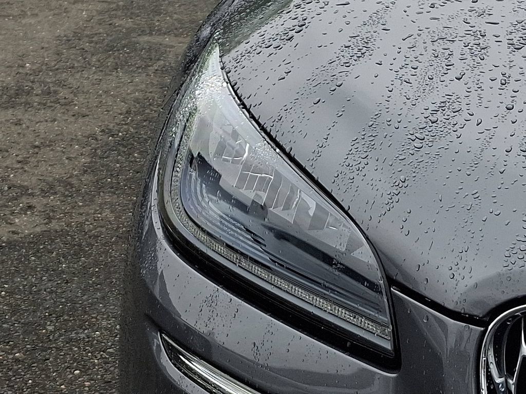 Used 2022 Lincoln Corsair AWD w/ Premium Package image 9