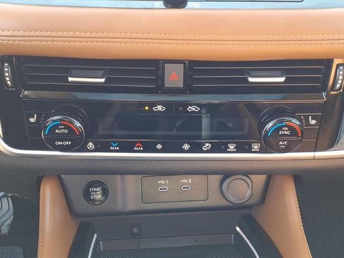 Used 2024 Nissan Rogue Platinum w/ Platinum Premium Package image 8