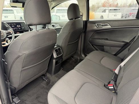 Used 2023 Kia Sportage LX image 5