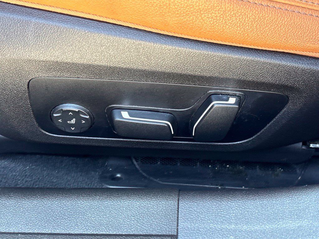 Used 2024 BMW 330i Sedan w/ Convenience Package RWD image 18