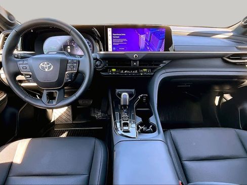 Used 2025 Toyota Crown Signia w/ Advanced Technology Package AWD/4WD image 15