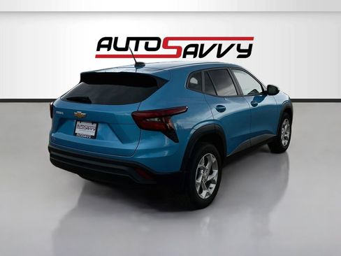 Used 2025 Chevrolet Trax LS w/ LS Convenience Package FWD image 7