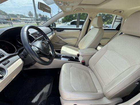 Used 2019 Volkswagen Passat 2.0T Wolfsburg w/ Wheels & Sunroof Package FWD image 10