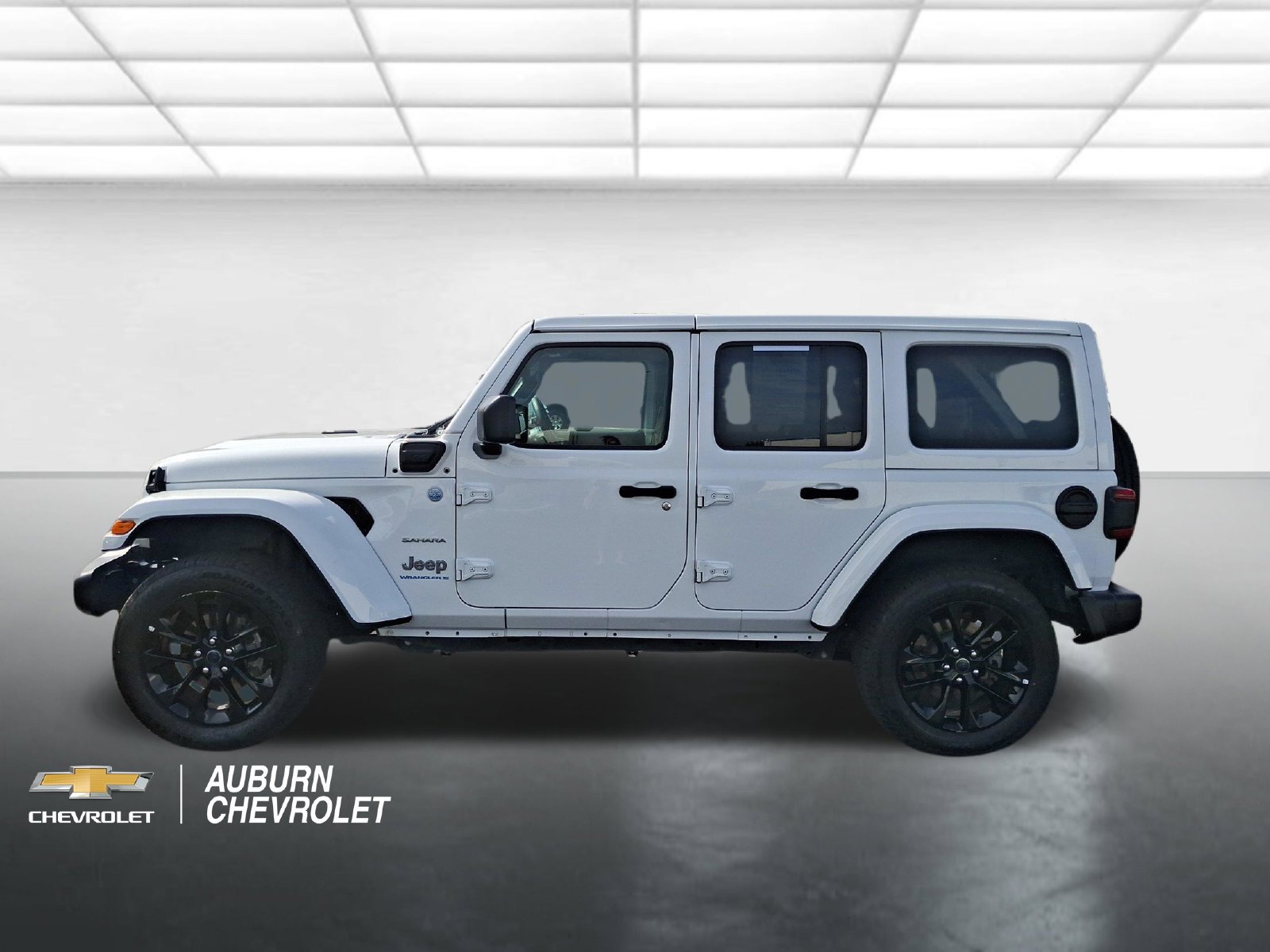 Used 2024 Jeep Wrangler Unlimited Sahara AWD/4WD image 3