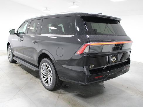 New 2026 Lincoln Navigator L Premier AWD/4WD image 6