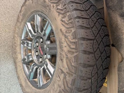 Used 2025 GMC Sierra 1500 AT4X image 8