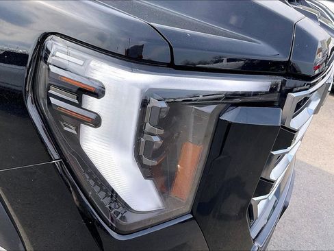 Used 2025 GMC Sierra 2500 AT4 w/ Technology Package image 33