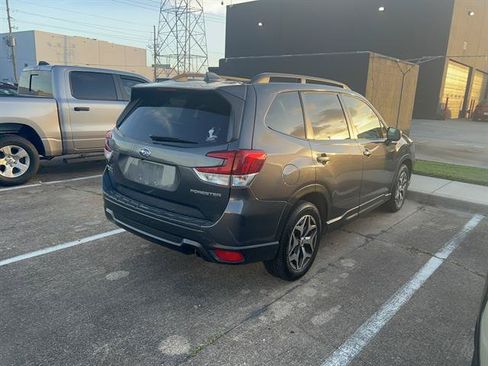 Used 2020 Subaru Forester Premium AWD/4WD image 3