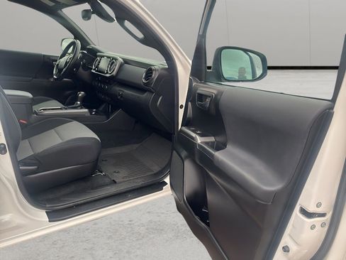 Used 2022 Toyota Tacoma TRD Sport w/ Technology Package image 14