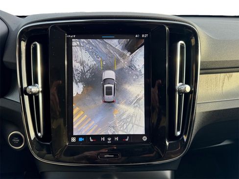 Certified 2025 Volvo XC40 B5 Plus image 17