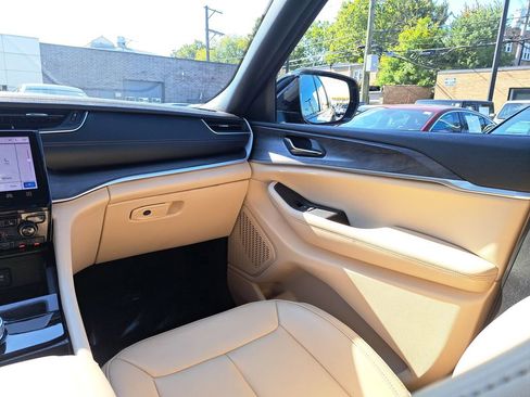 Certified 2024 Jeep Grand Cherokee L Limited w/ MOPAR Finishing Package image 21