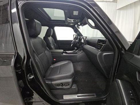 Used 2024 Lexus GX 550 w/ Accessory Package (2T) AWD/4WD image 11