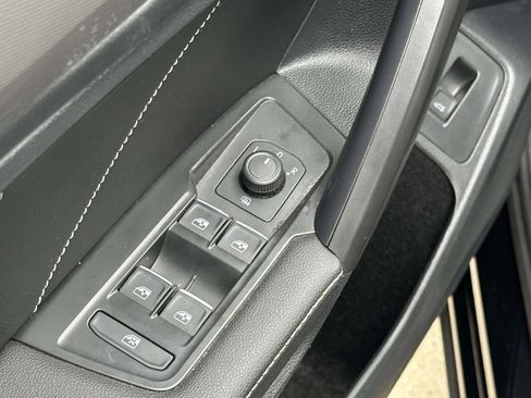 Certified 2022 Volkswagen Tiguan SE R-Line image 23