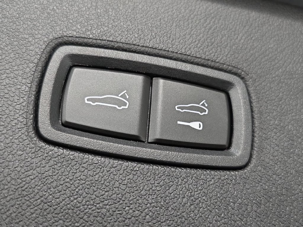 Certified 2026 Porsche Cayenne AWD/4WD image 31