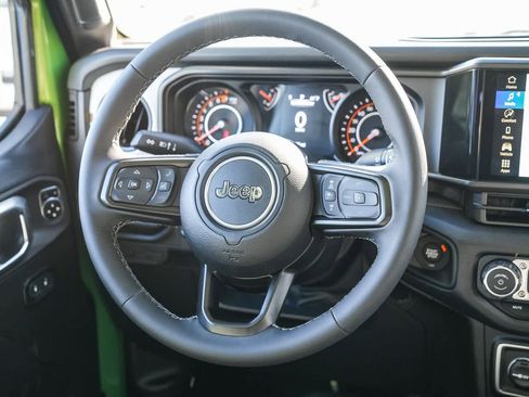 Used 2025 Jeep Gladiator Sport image 13