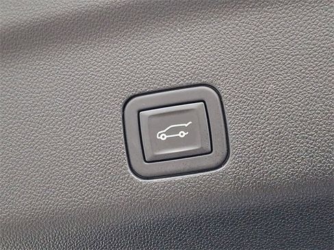 Used 2024 Chevrolet Suburban Premier image 29