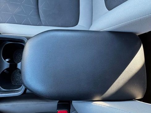 Used 2021 Toyota RAV4 XLE w/ Convenience Package image 17