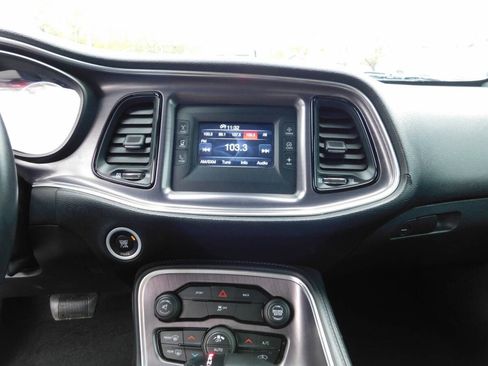 Used 2015 Dodge Challenger SXT image 10