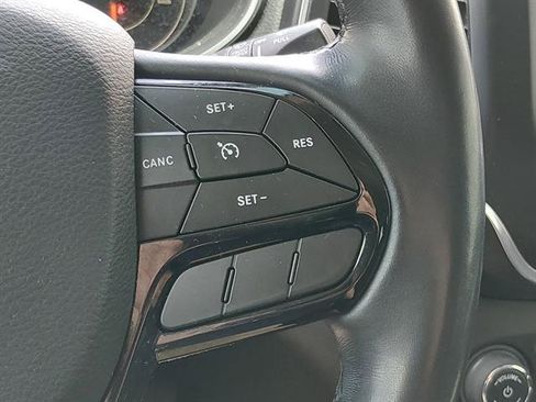 Used 2021 Jeep Cherokee Latitude Plus FWD image 17
