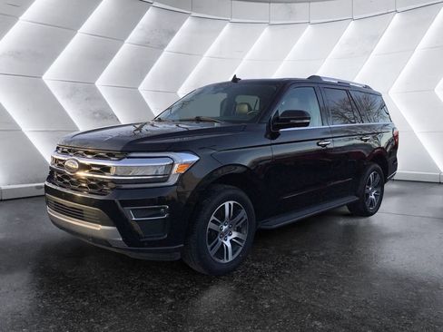 Used 2024 Ford Expedition Limited image 3