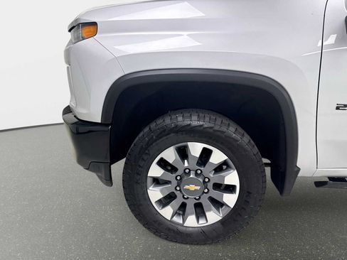 Used 2022 Chevrolet Silverado 2500 Custom w/ Custom Convenience Package AWD/4WD image 17