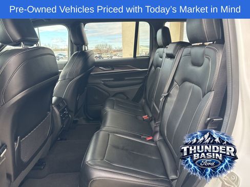 Used 2024 Jeep Grand Cherokee Limited image 11