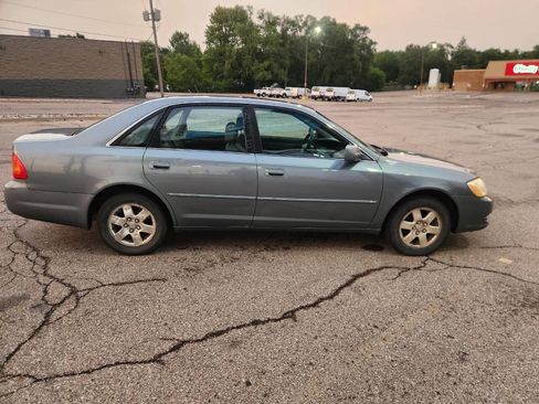 Used 2000 Toyota Avalon XL w/ Option Pkg 3 FWD image 3