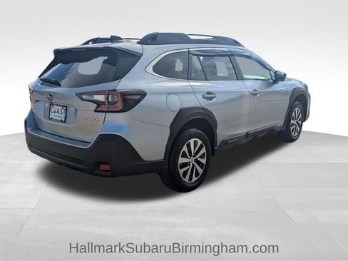 Used 2025 Subaru Outback Premium image 5