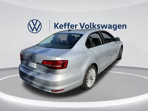 Used 2015 Volkswagen Jetta SE FWD image 3