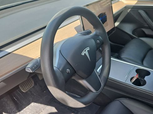 Used 2023 Tesla Model 3 Standard Range image 2