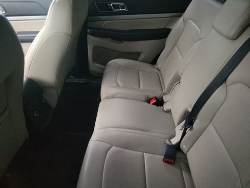 Used 2018 Ford Explorer XLT w/ Equipment Group 202A FWD image 8