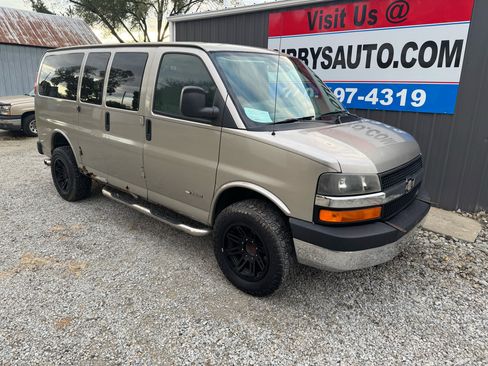 Used 2004 Chevrolet Express 3500 Passenger w/ LS Preferred Equipment Group image 5