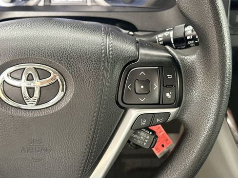 Used 2019 Toyota Sienna L image 19