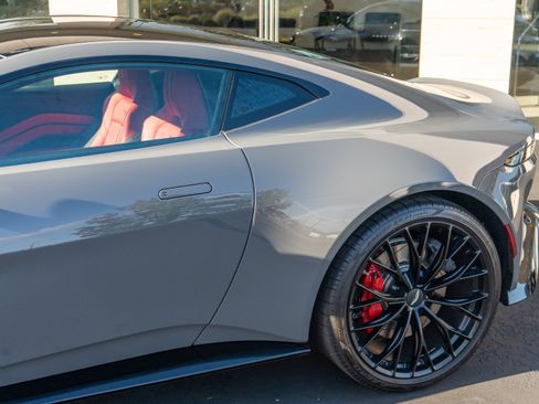 Used 2023 Aston Martin V8 Vantage Coupe image 42