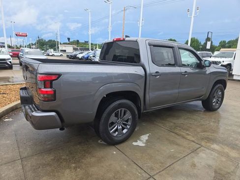 Used 2025 Nissan Frontier SV AWD/4WD image 5