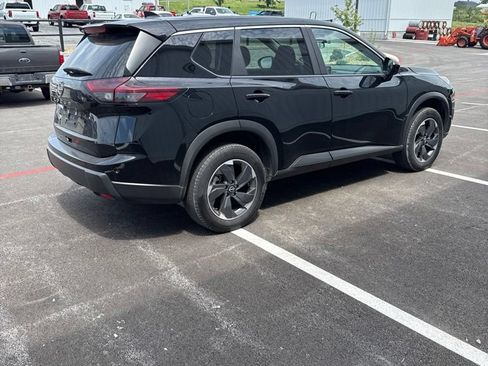 Used 2025 Nissan Rogue SV FWD image 3