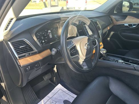 Used 2022 Volvo XC90 T6 Momentum w/ Climate Package image 10