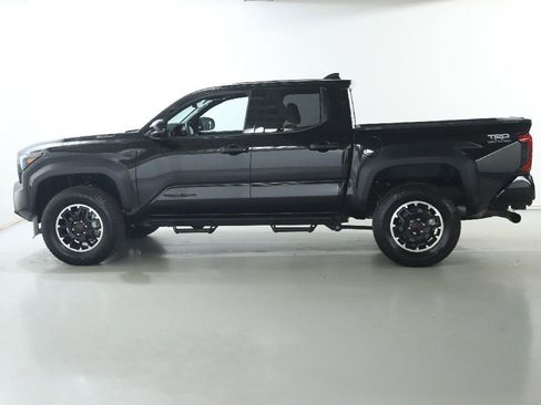 Used 2025 Toyota Tacoma TRD Off-Road AWD/4WD image 39