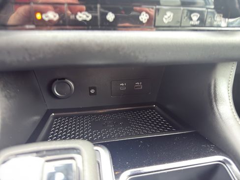 Used 2024 Nissan Pathfinder SL w/ Black Appearance Package image 20