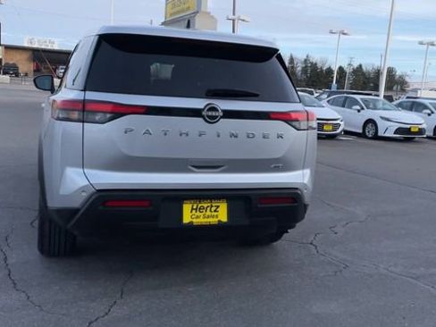 Used 2024 Nissan Pathfinder S image 8