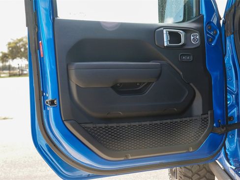 New 2024 Jeep Gladiator Sport image 9