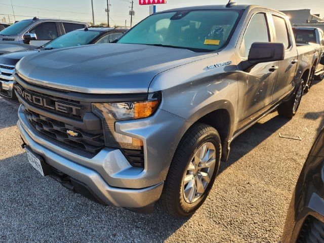 Used 2023 Chevrolet Silverado 1500 Custom AWD/4WD image 2