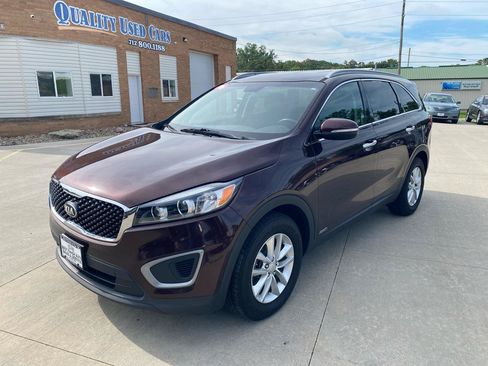 Used 2016 Kia Sorento AWD w/ LX Convenience Package image 2