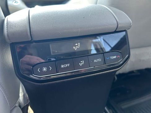 Used 2023 Toyota Highlander XLE AWD/4WD image 23