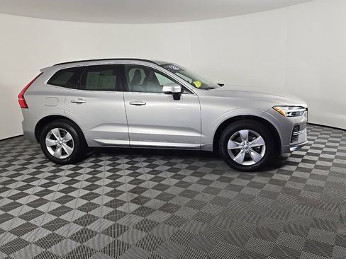 Certified 2022 Volvo XC60 B5 Momentum w/ Climate Package image 5