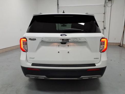 Used 2021 Ford Explorer XLT w/ Equipment Group 202A RWD image 4