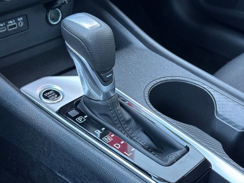 Used 2025 Nissan Altima 2.5 SV image 18