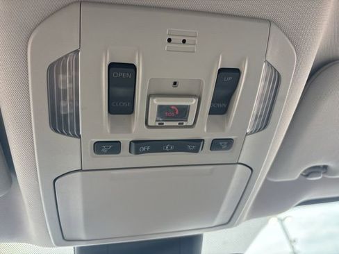 Used 2020 Toyota Highlander Limited FWD image 45