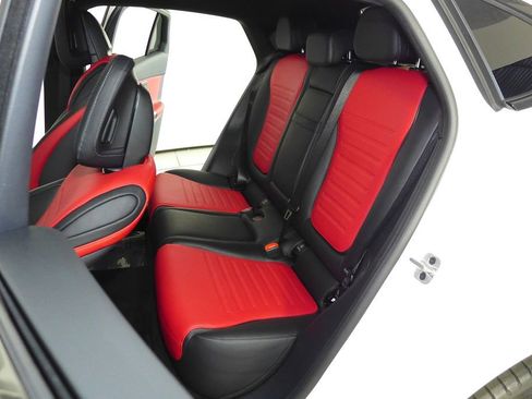 Used 2024 Mercedes-Benz GLC 300 4MATIC image 21